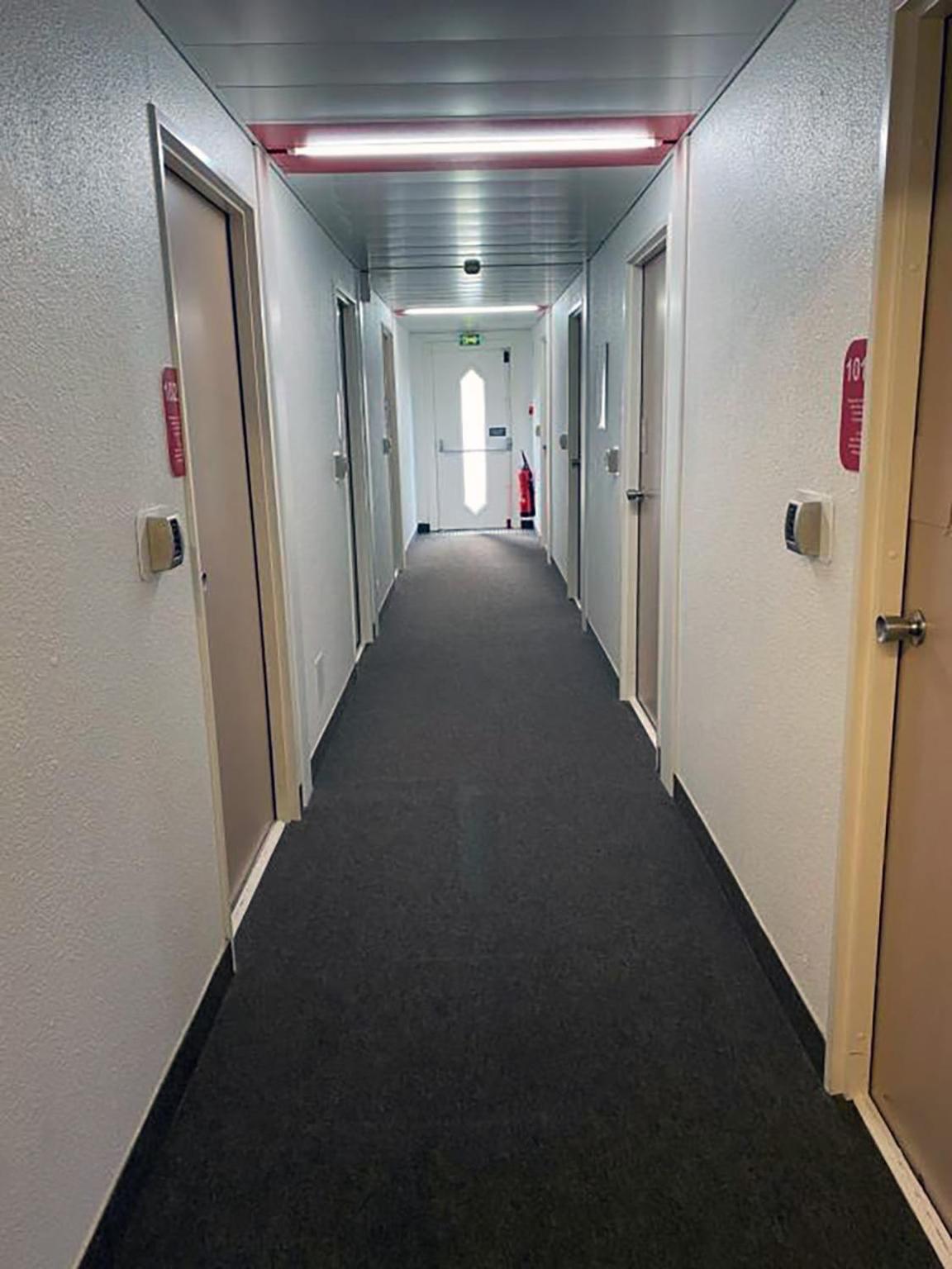 Krystal Hotel Saint-Quentin-Fallavier Exterior foto